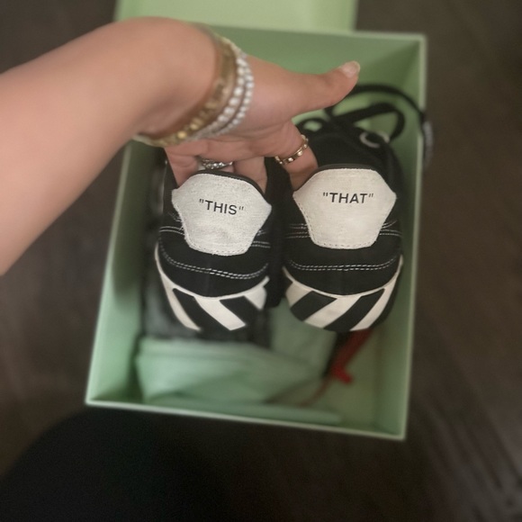 Brand new with box and tags ! Off white kicks - Picture 5 of 7